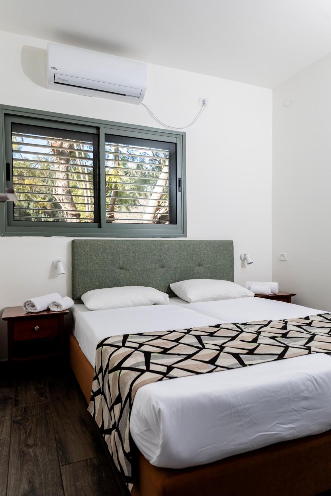 Nes Ammim Hotel Extérieur photo