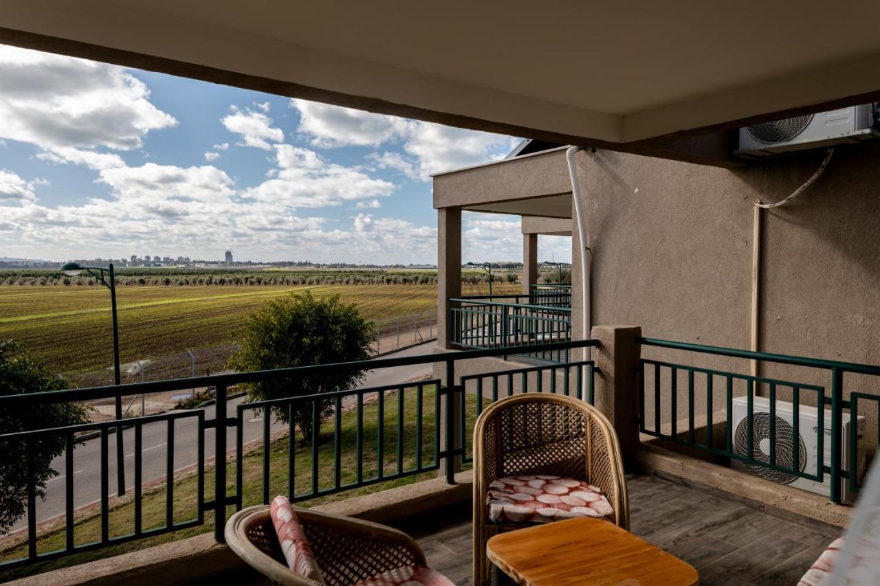 Nes Ammim Hotel Extérieur photo