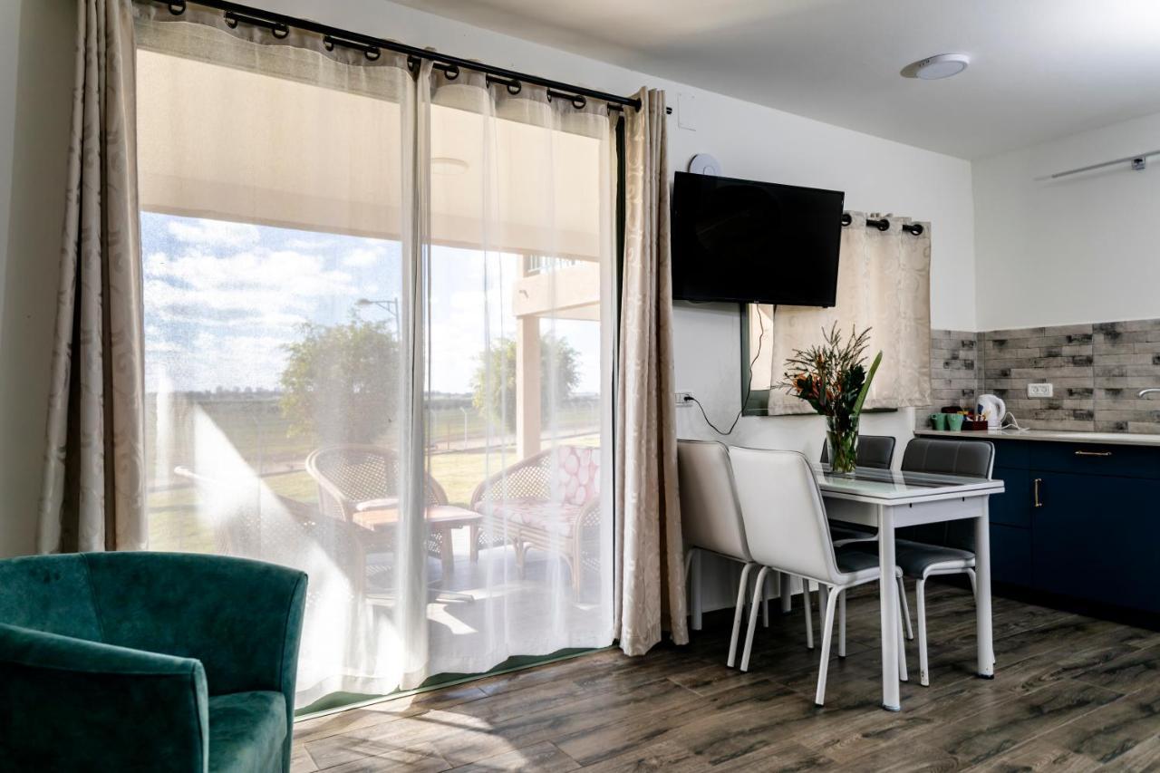 Nes Ammim Hotel Extérieur photo